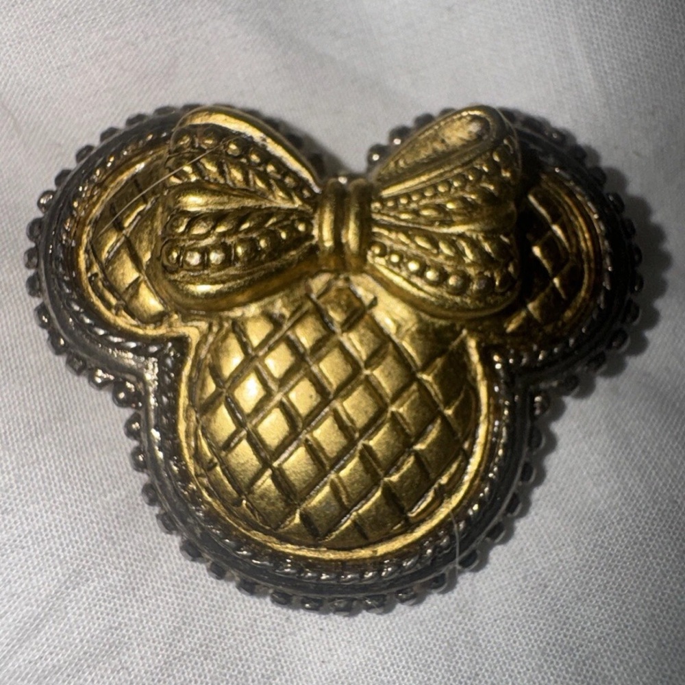 EXTRA RARE UNKNOWN AGE Vintage Disney Monogram Minnie Mouse GOLD Icon Pin